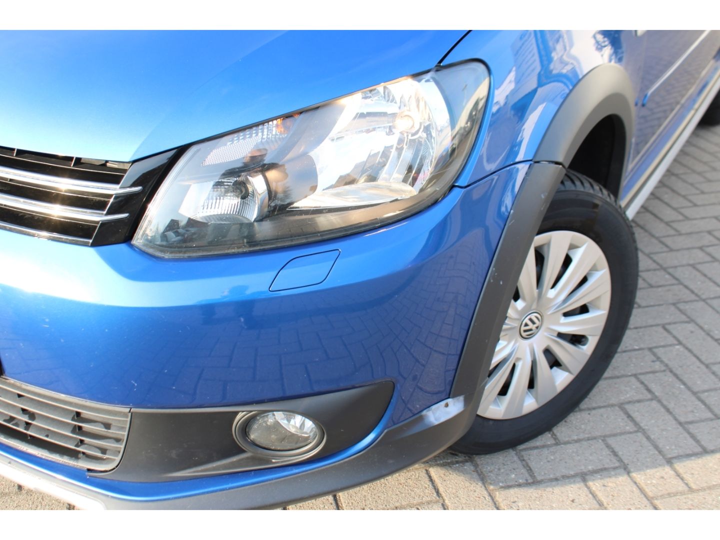 Fahrzeugabbildung Volkswagen Caddy Kombi Cross BMT AHK-abnehmbar Mehrzonenkli