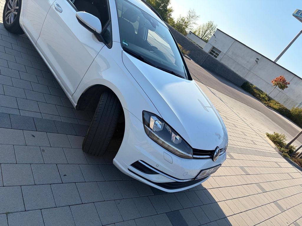 Image of Volkswagen Golf