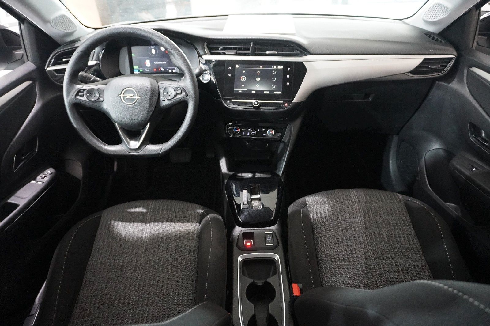 Fahrzeugabbildung Opel Corsa-e F EDITION 7KW NAVI/VIRT/TEMP/DAB/WÄRMEP.