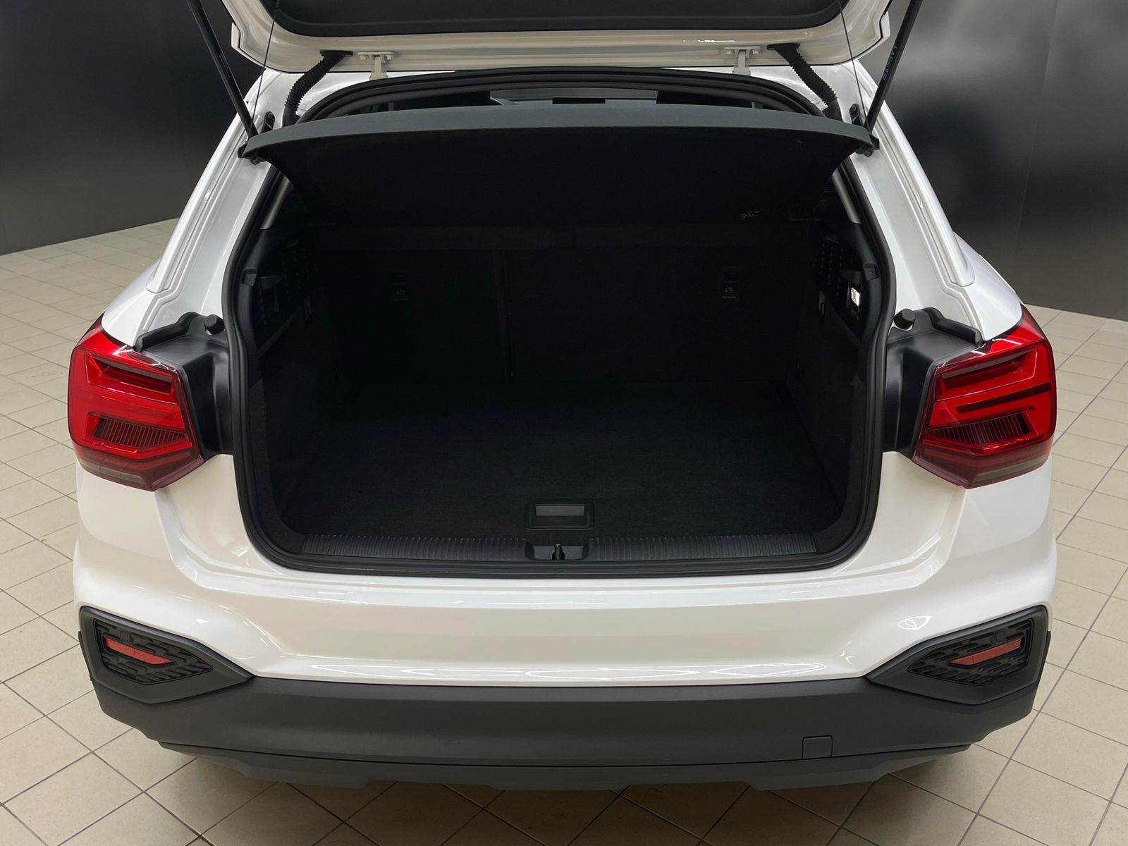 Fahrzeugabbildung Audi Q2 35d Quatt S-Tr. LED+KLIMAUT+HIFI+APS+DAB+ACC