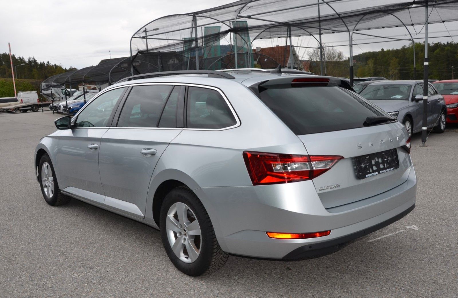 Skoda Superb Kombi 2,0 TDI DSG LED VIRTUAL EXP:16.200 imagem 3