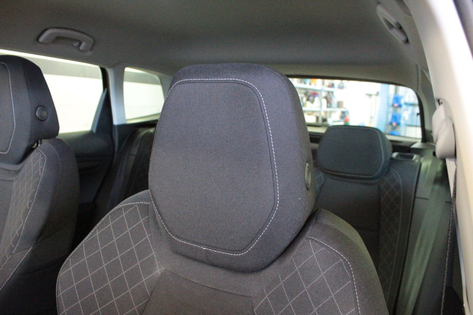 Fahrzeugabbildung SKODA Karoq 1.0 TSI AMBITION  AHK *Allwetter*