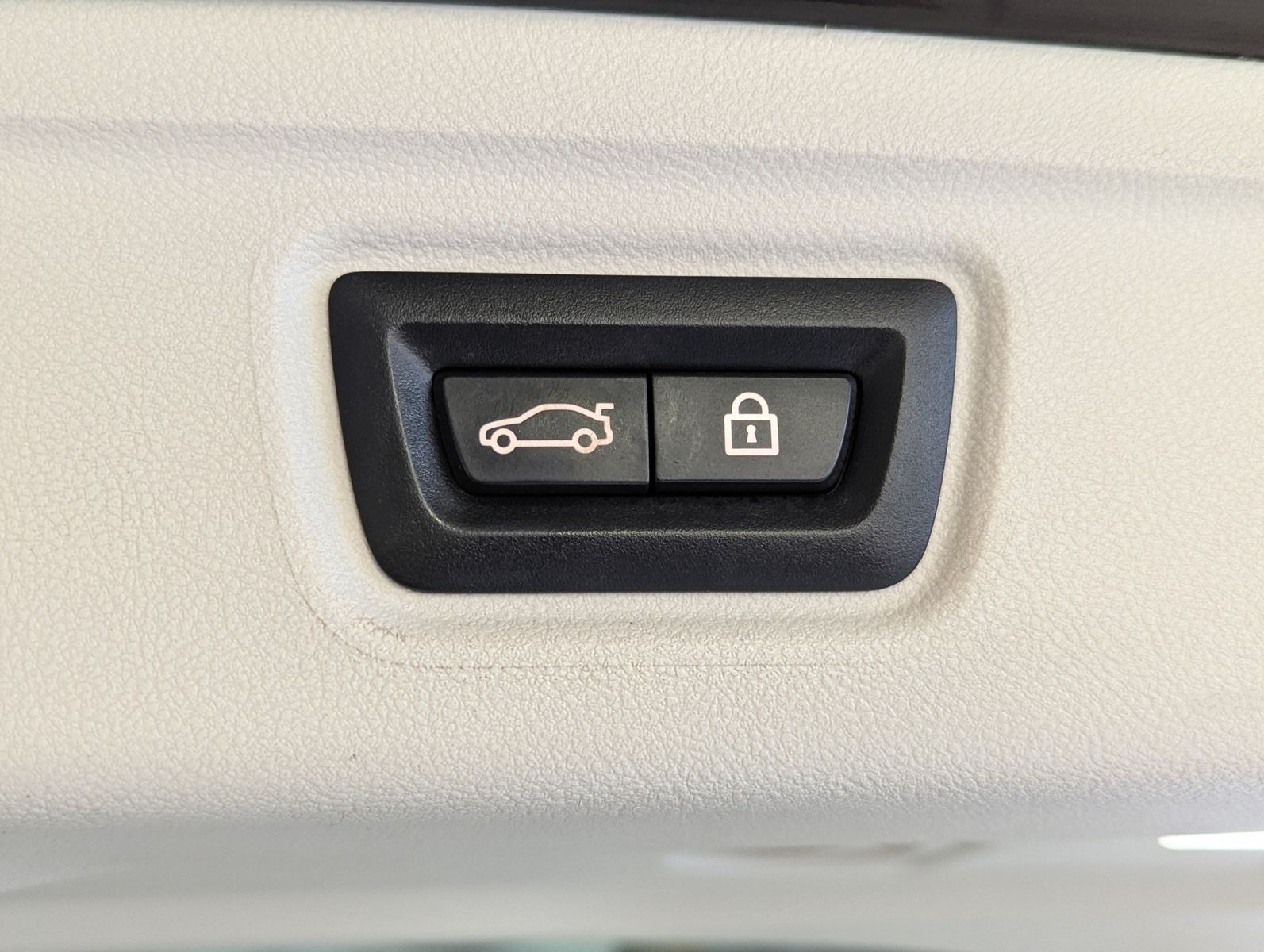 BMW 320 d xDrive Sport Line HUD Shadow LED ACC AHK - Image 18