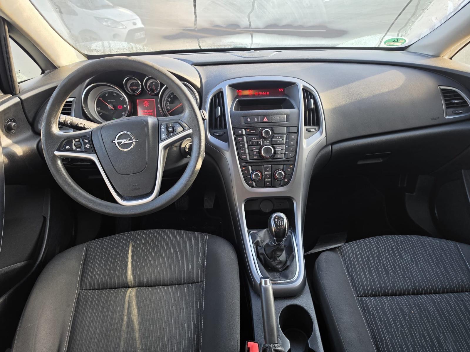 Opel Astra 2013 — photo 5