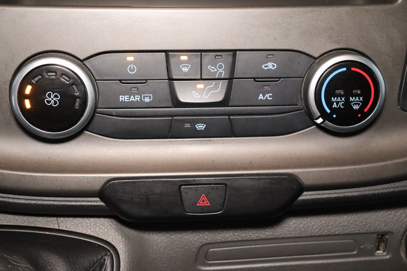 Fahrzeugabbildung Ford Transit Custom Kasten * L2 * Lang * AHK * PDC