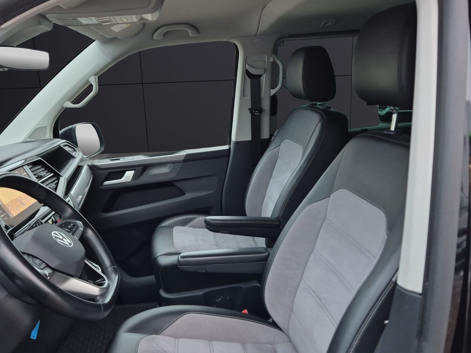 Fahrzeugabbildung Volkswagen T6 Multivan T6.1 TDI Gen-Six DSG Standhzg LED AH