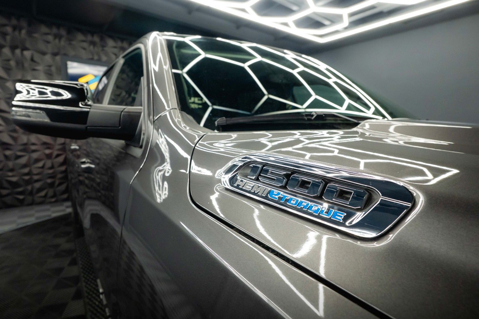 Fahrzeugabbildung Dodge RAM 5.7 V8 HEMI 4x4 LARAMIE Offroad Night LED