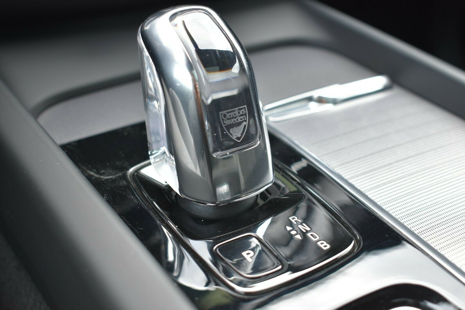 Fahrzeugabbildung Volvo XC60 T8 Twin Engine AWD R-Design*AHK*LUFT*Navi*