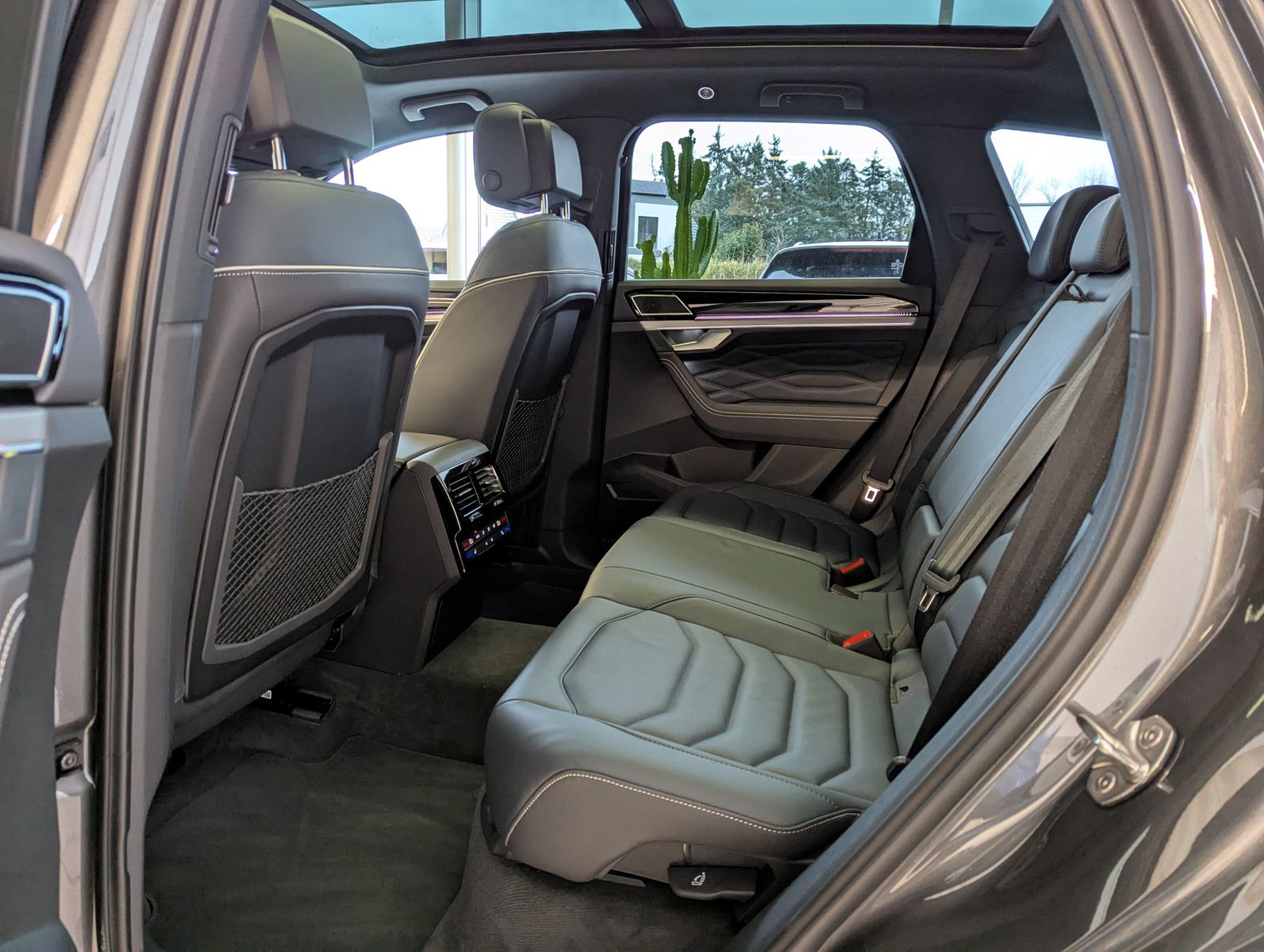 VW Touareg 3.0TDI 4M R-Line VOLL Black 22" UPE 114T - Image 13