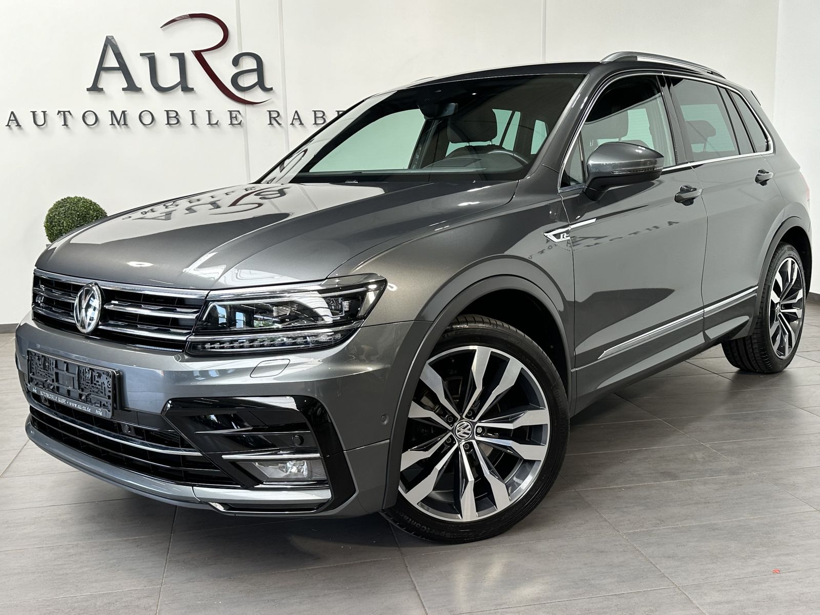 Fahrzeugabbildung Volkswagen Tiguan 1.5 TSI DSG R-Line NAV+LED+HUD+ACC+KAMERA