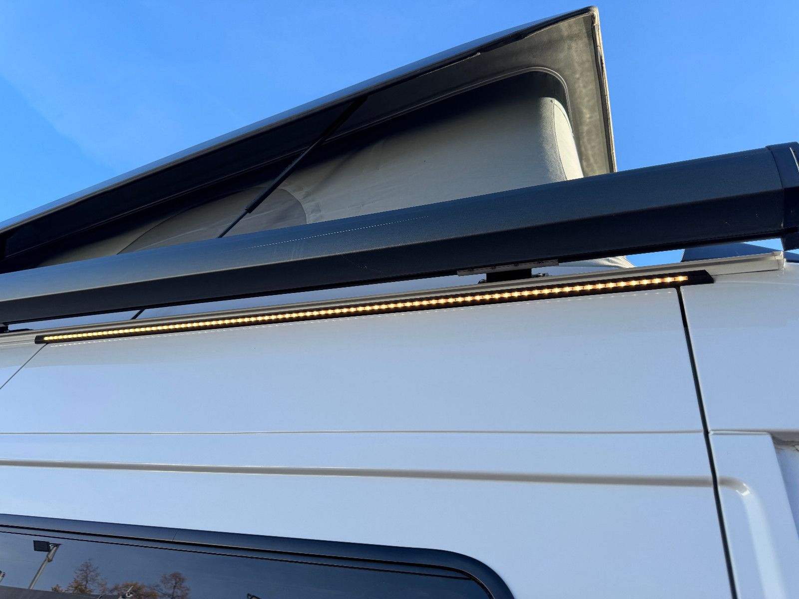 Fahrzeugabbildung Bürstner Campeo Black Forest C 600 AUFSTELLDACH SHZ NAVI+