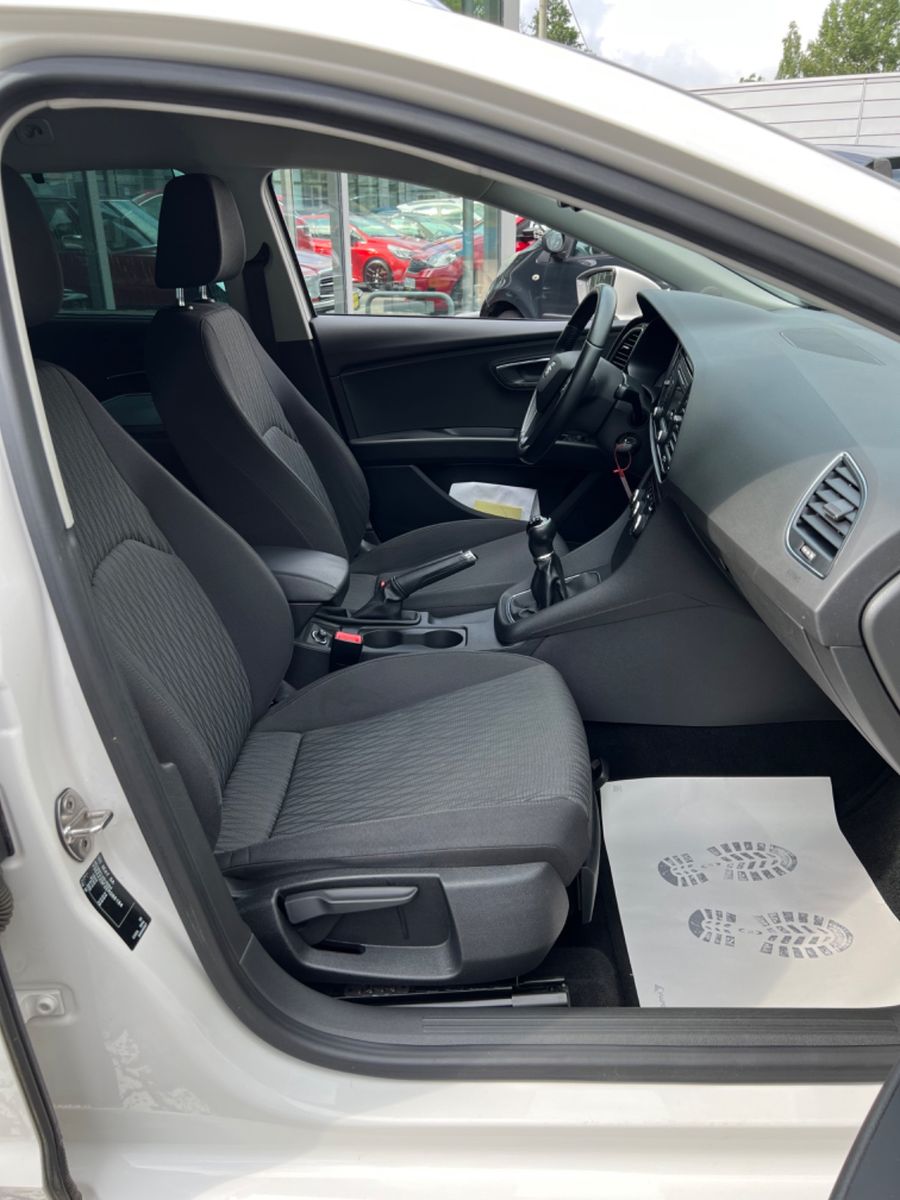 Fahrzeugabbildung SEAT Leon ST Style *SITZHEIZUNG* ROLLO *1.HAND*