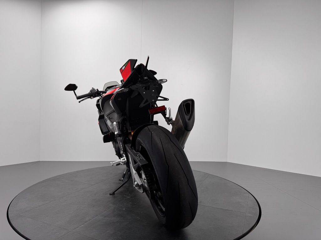 Fahrzeugabbildung Aprilia TUONO V4 FACTORY *1. HAND *NEUWERTIG