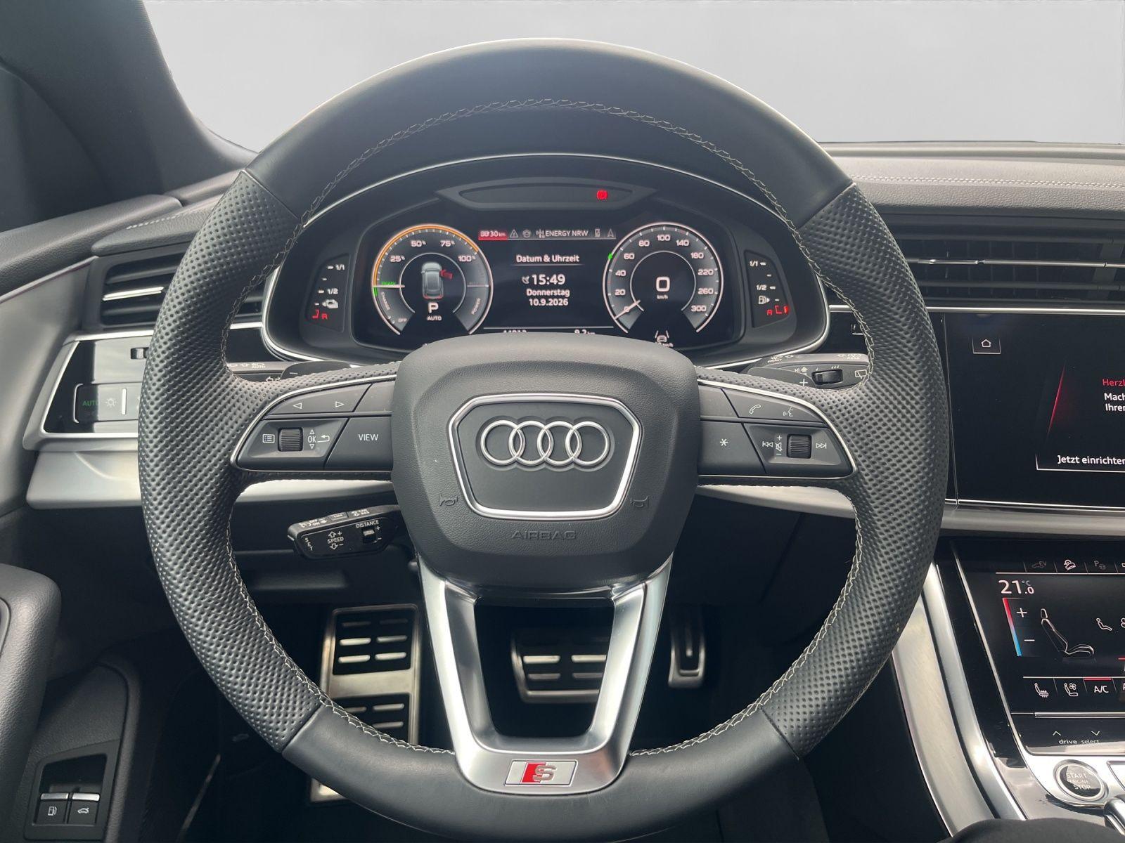 Audi Q8 TFSI e Q S LINE LEDER AHK LM22