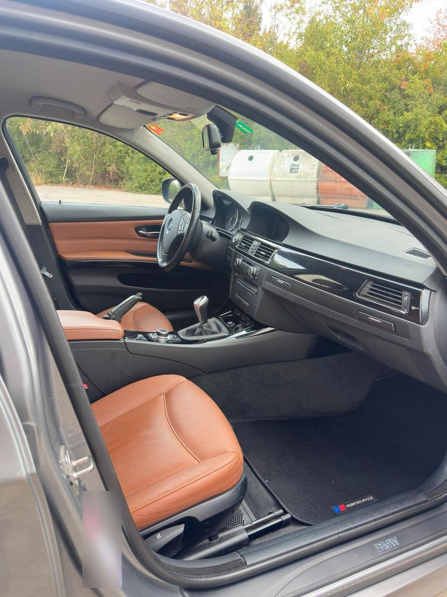 BMW 318 2009 — photo 8