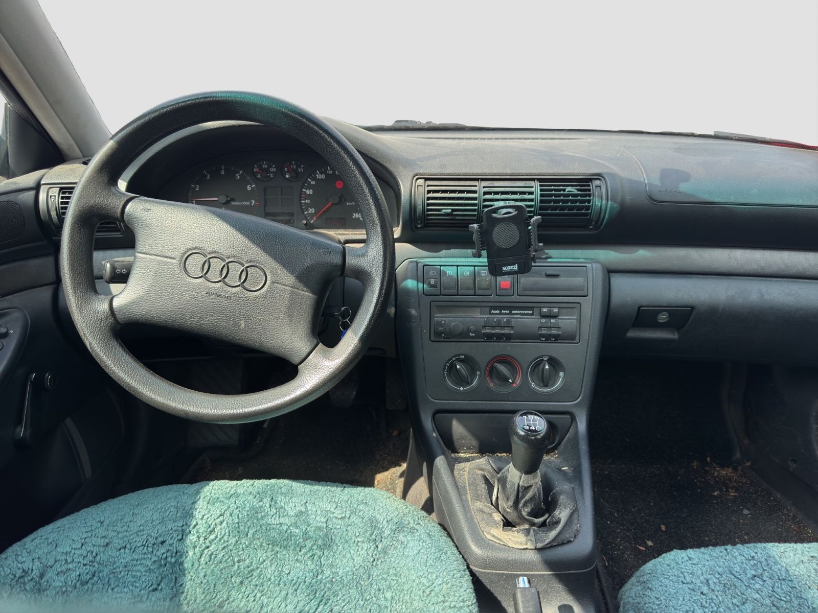 Fahrzeugabbildung Audi A4 Lim. 1.6 /Radio