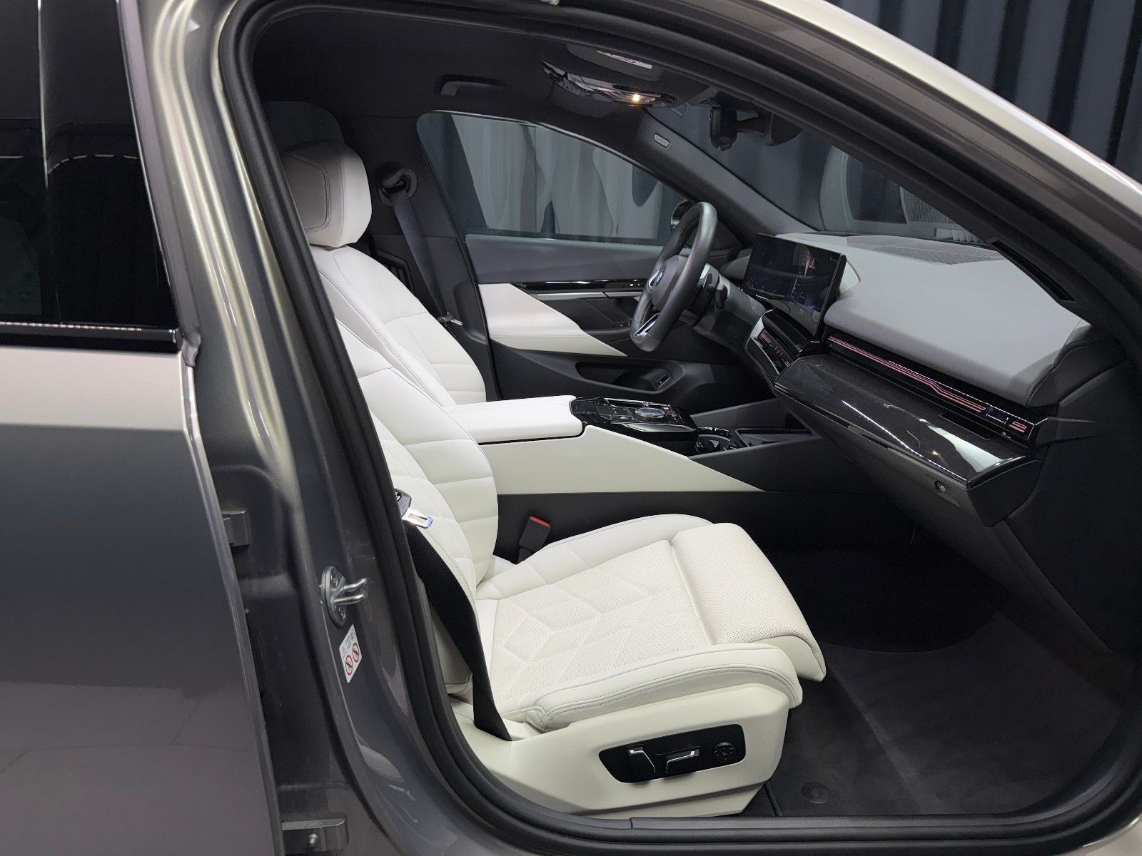 Fahrzeugabbildung BMW 520 d Limousine M Sport|H&K|HuD|Garantie