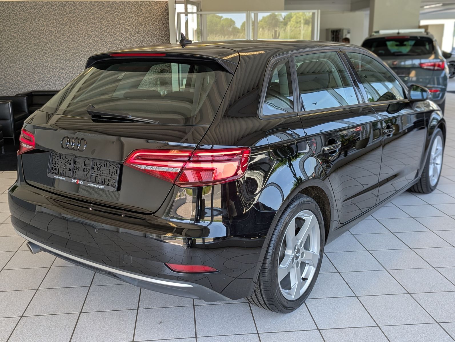 Fahrzeugabbildung Audi A3 30 TFSI sport LED MMI-Navigation PDC SHZ