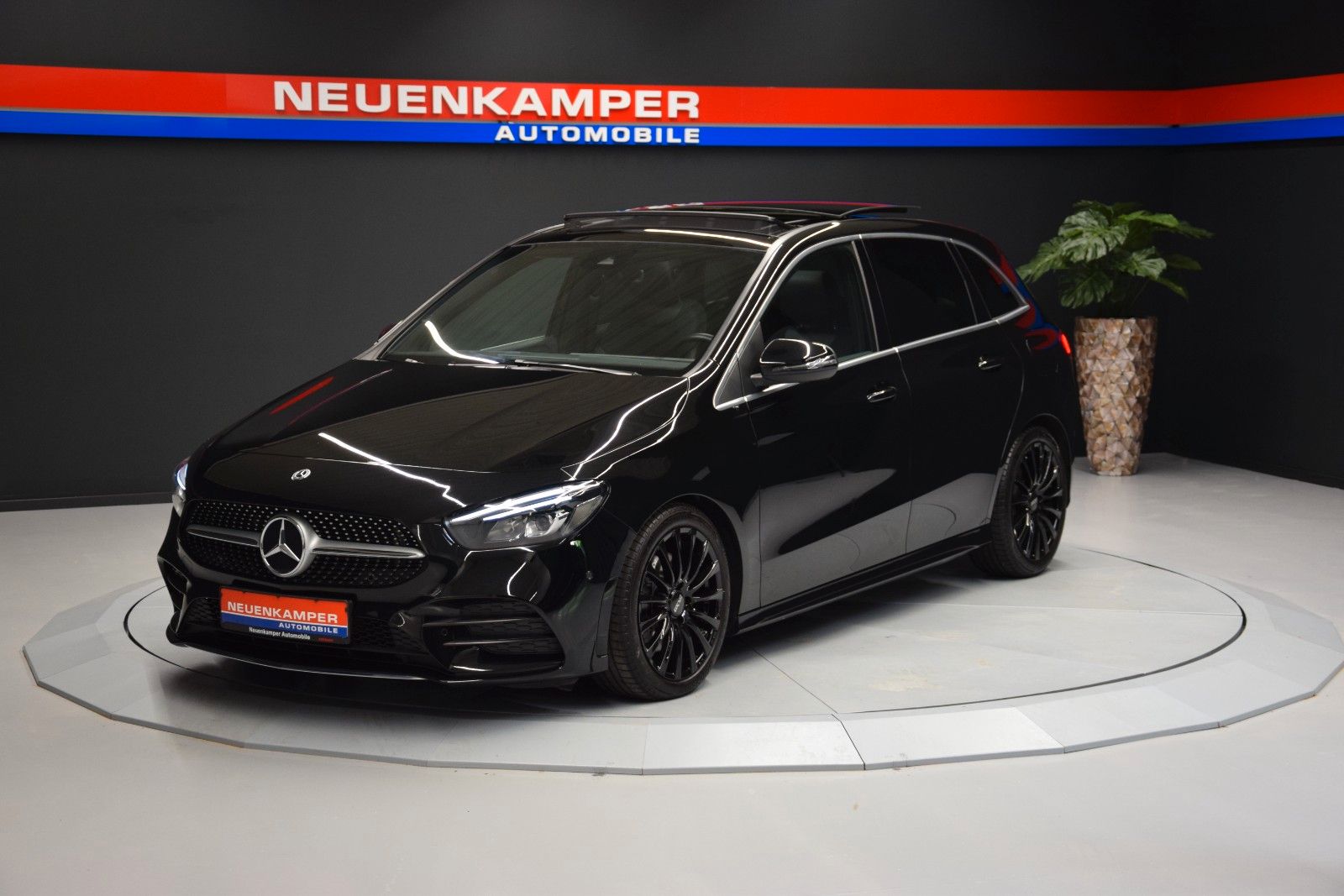 Fahrzeugabbildung Mercedes-Benz B 220 4Matic AMG-Line Pano LED Kamera Tempomat