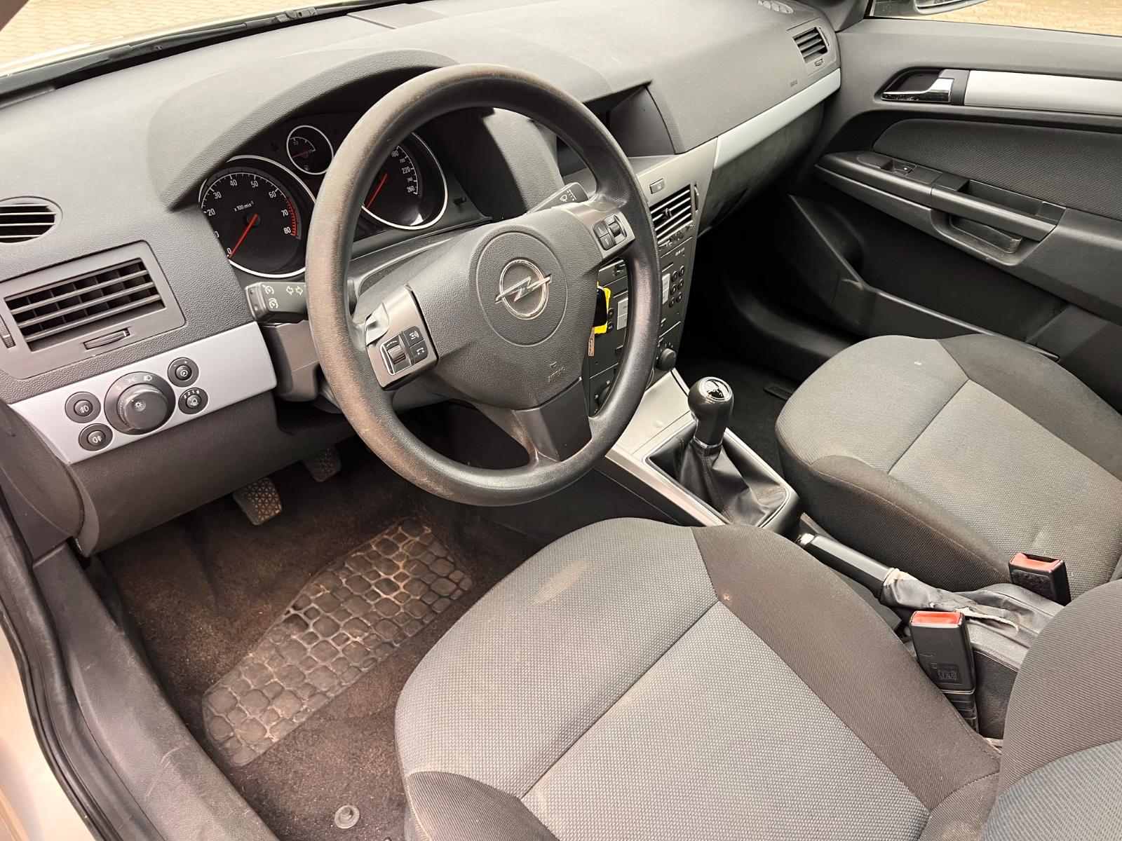 Opel Astra 2005 — photo 19