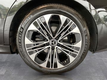 Mercedes E 200 - 11