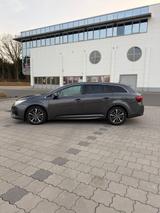 Toyota Avensis - Toyota Avensis Gebrauchtwagen in Hamburg