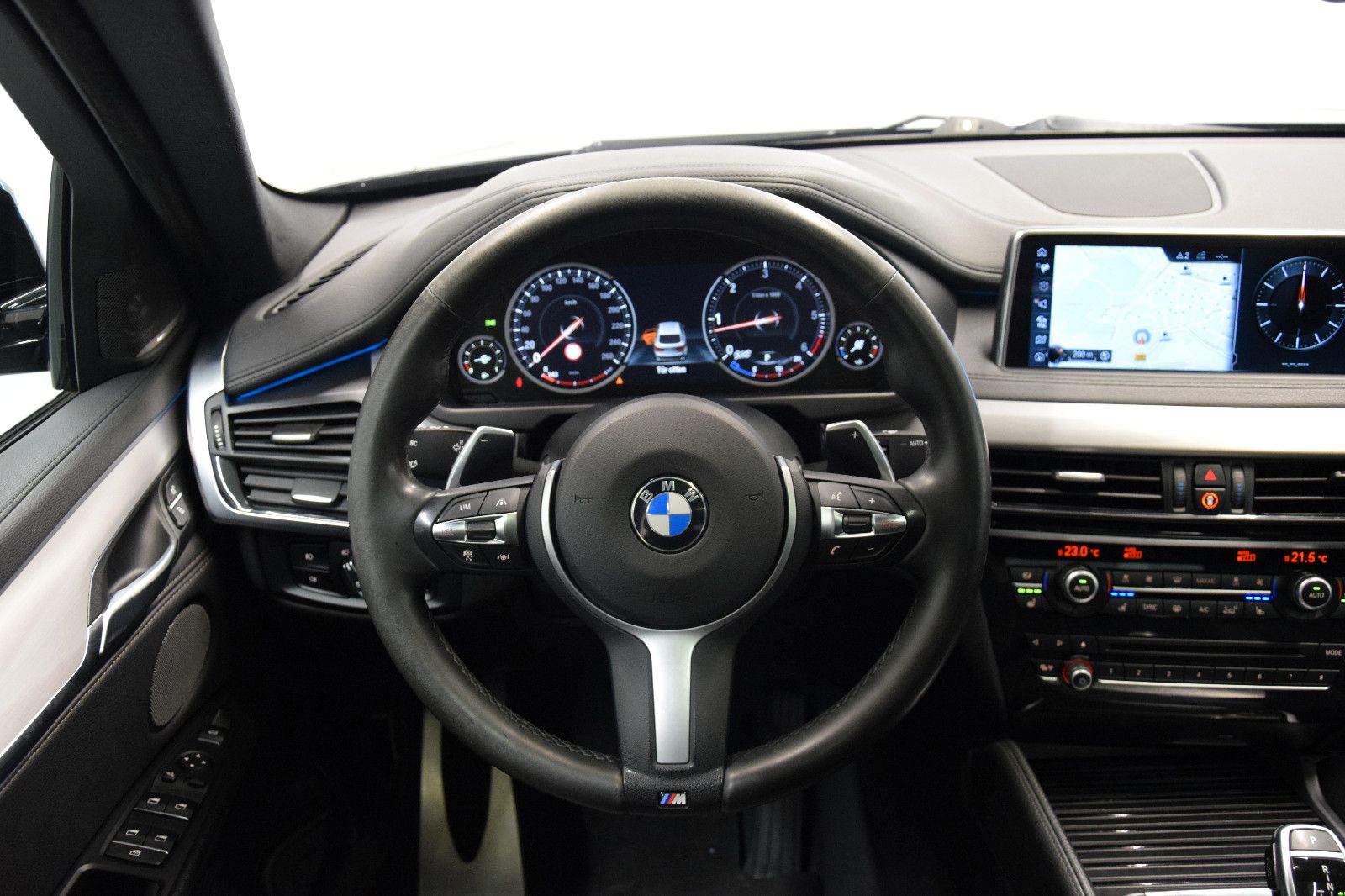 Fahrzeugabbildung BMW X6 xDrive 30d M Sport Pano Sitzlüft ACC HuD h/k