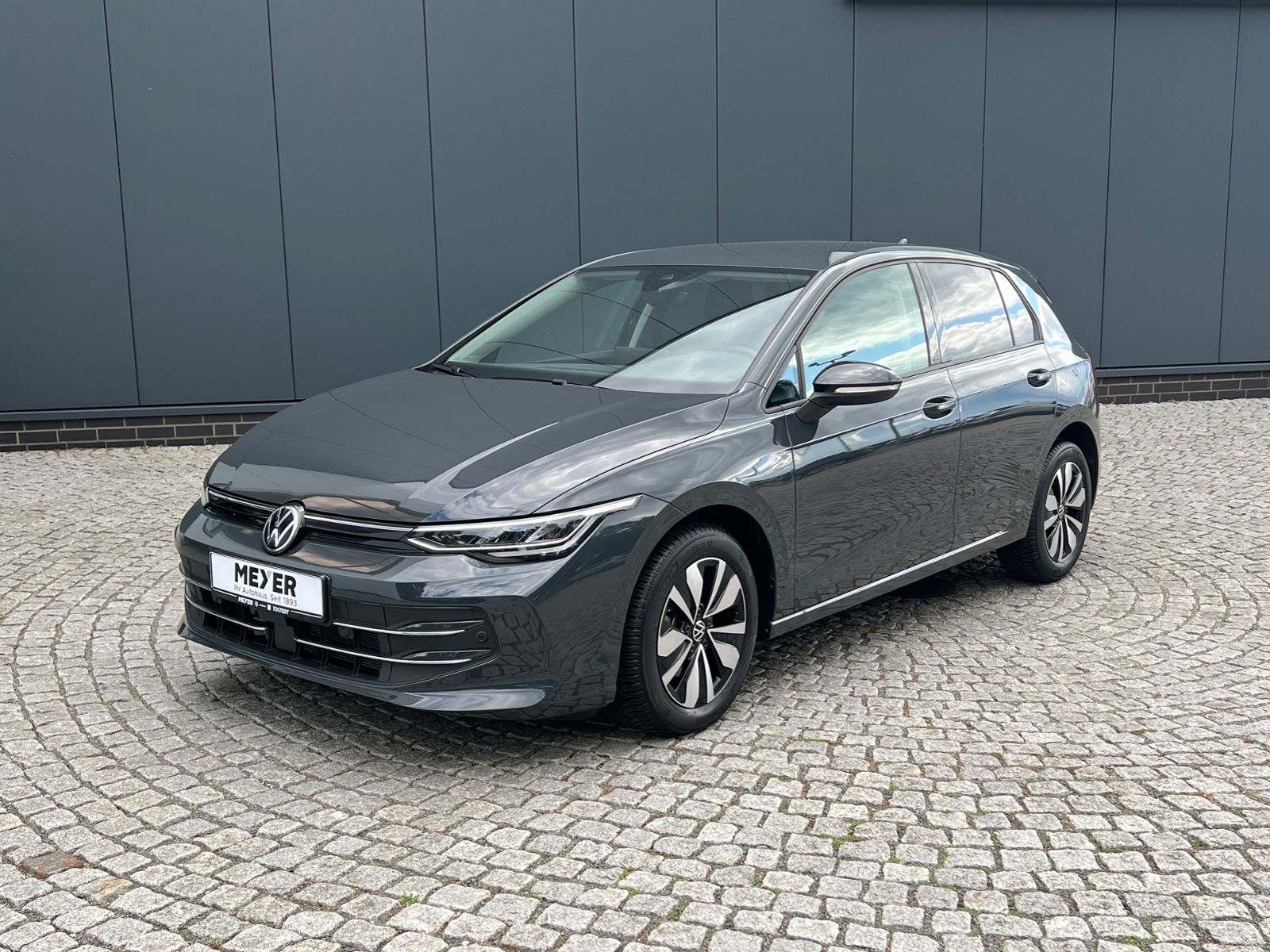Fahrzeugabbildung Volkswagen Golf VIII GOAL 1.5 TSI *LED, App-Connect, 16'-LM