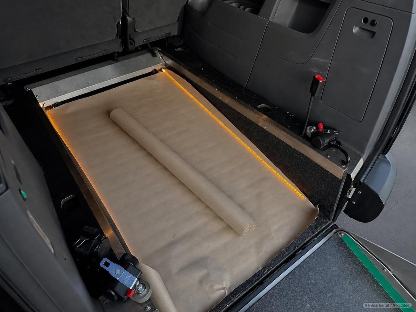 Volkswagen Caddy Maxi behindertengerecht / Rampe