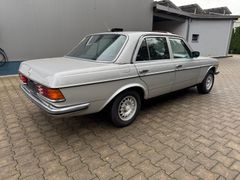 MERCEDES-BENZ 280 E W123 **1. HAND**