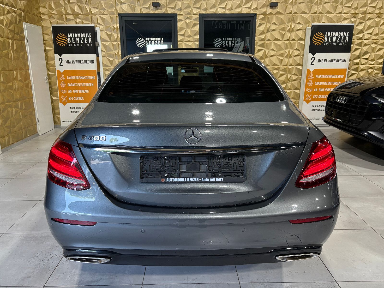 Fahrzeugabbildung Mercedes-Benz E 200 Lim./PANO/AMBIENTE/APPLE/SHZ/KLIMA/