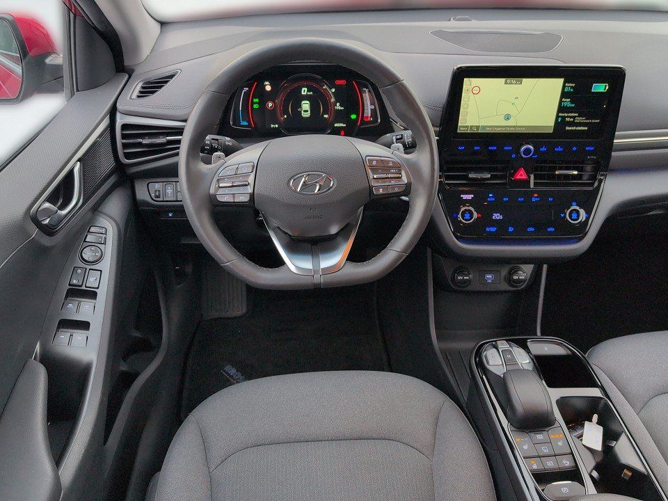 Fahrzeugabbildung Hyundai IONIQ EV STYLE GARANTIE NAV+INFINITY+CARPLAY+KAM