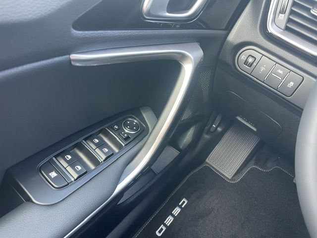 Fahrzeugabbildung Kia Ceed Spirit TotWinkAss P1 Navi Digitales Cockpit