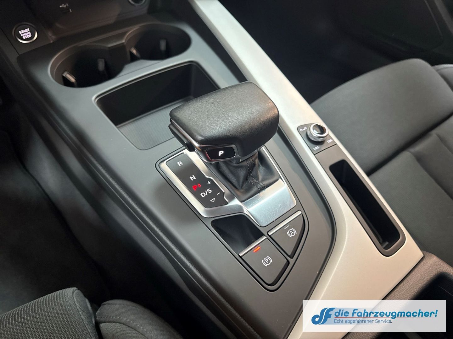 Fahrzeugabbildung Audi A4 Avant 40 TFSI advanced HUD Navi Soundsystem L