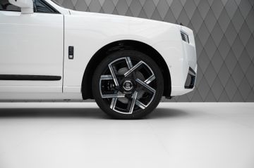 Cullinan BLACK BADGE 2025 WHITE/WHITE STARLIGHT