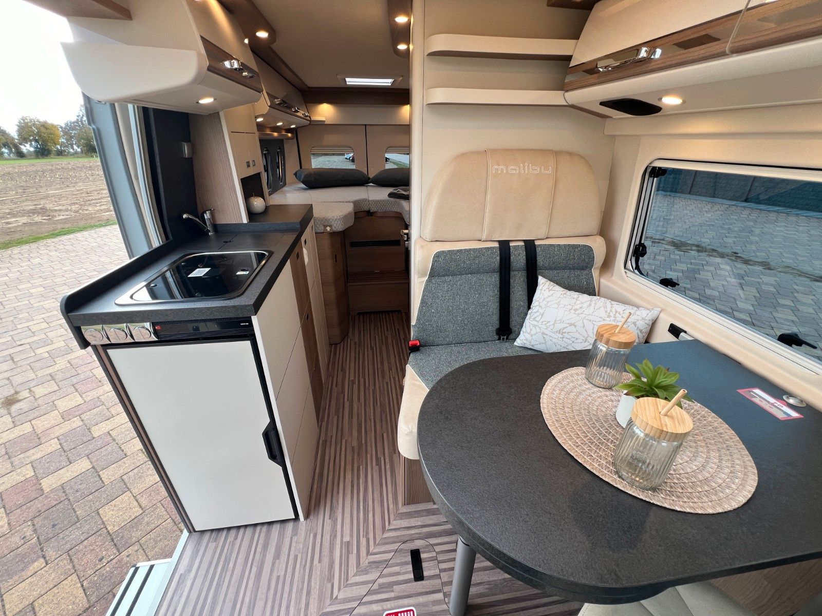 Fahrzeugabbildung Malibu Van first class - two rooms GT skyview 640 LE RB
