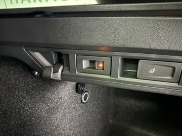 Fahrzeugverkauf 30 Skoda Octavia Combi 1.5 TSI Sportline Matrix AHK