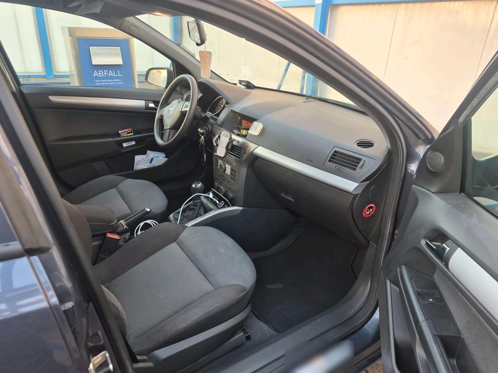 Opel Astra 2006 — photo 10