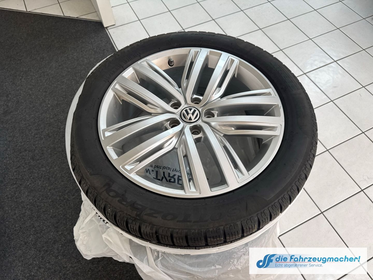 Fahrzeugabbildung Volkswagen Tiguan Highline R-LINE 4Motion 2.0 TSI DSG Sport