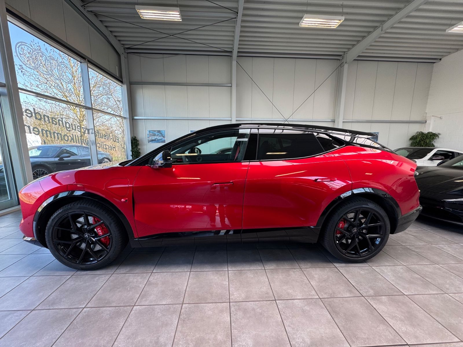 Fahrzeugabbildung Lotus Eletre EDS 450 S 4WD Executive Seat 112 kWh