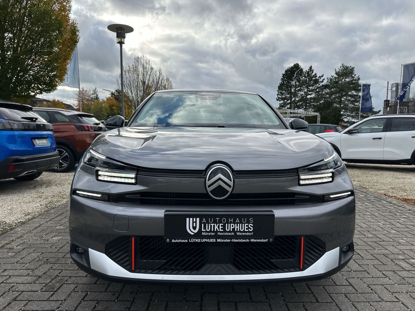 Fahrzeugabbildung Citroën C4 Collection Hybrid 145 Navi CarPlay