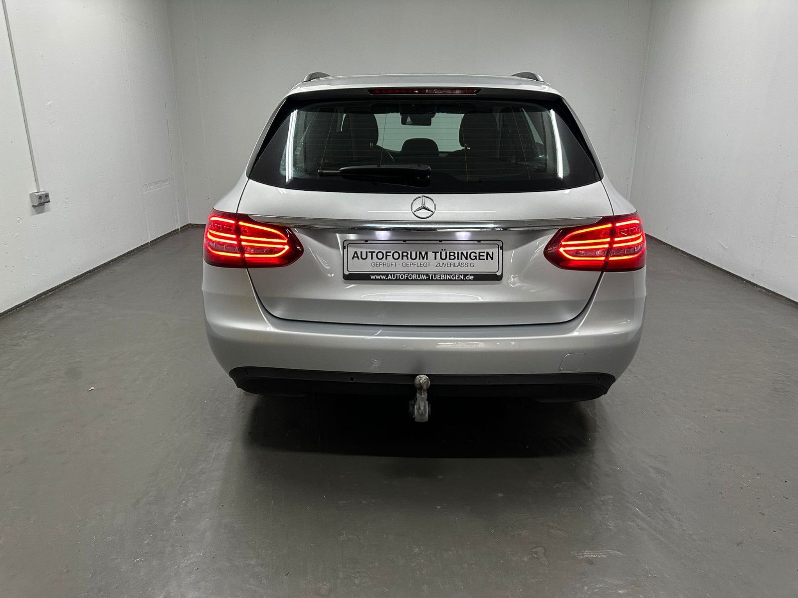 Fahrzeugabbildung Mercedes-Benz C 200 d T*DISTRO*AHK*SPUR*CARPLAY*SH*NAVI*