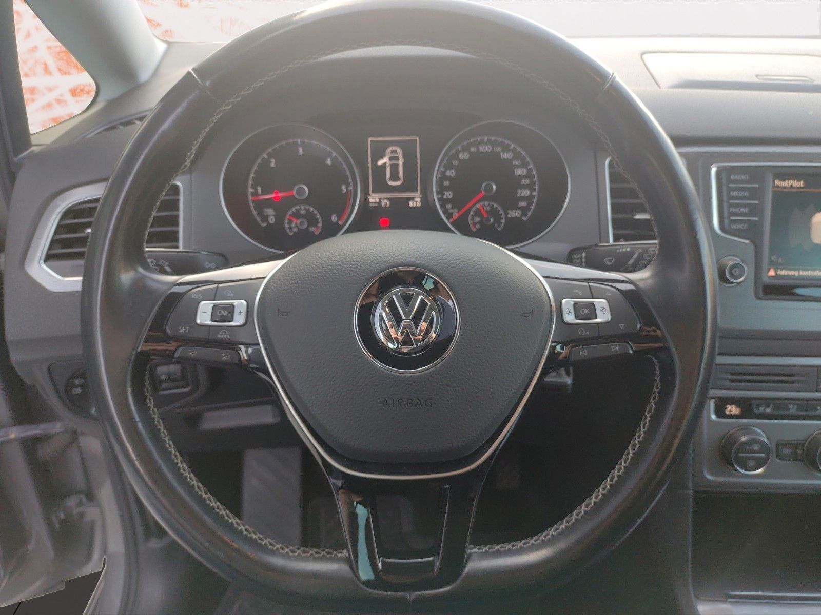Fahrzeugabbildung Volkswagen Golf Sportsvan VII Lounge ! Navi ! PDC ! SHZ !