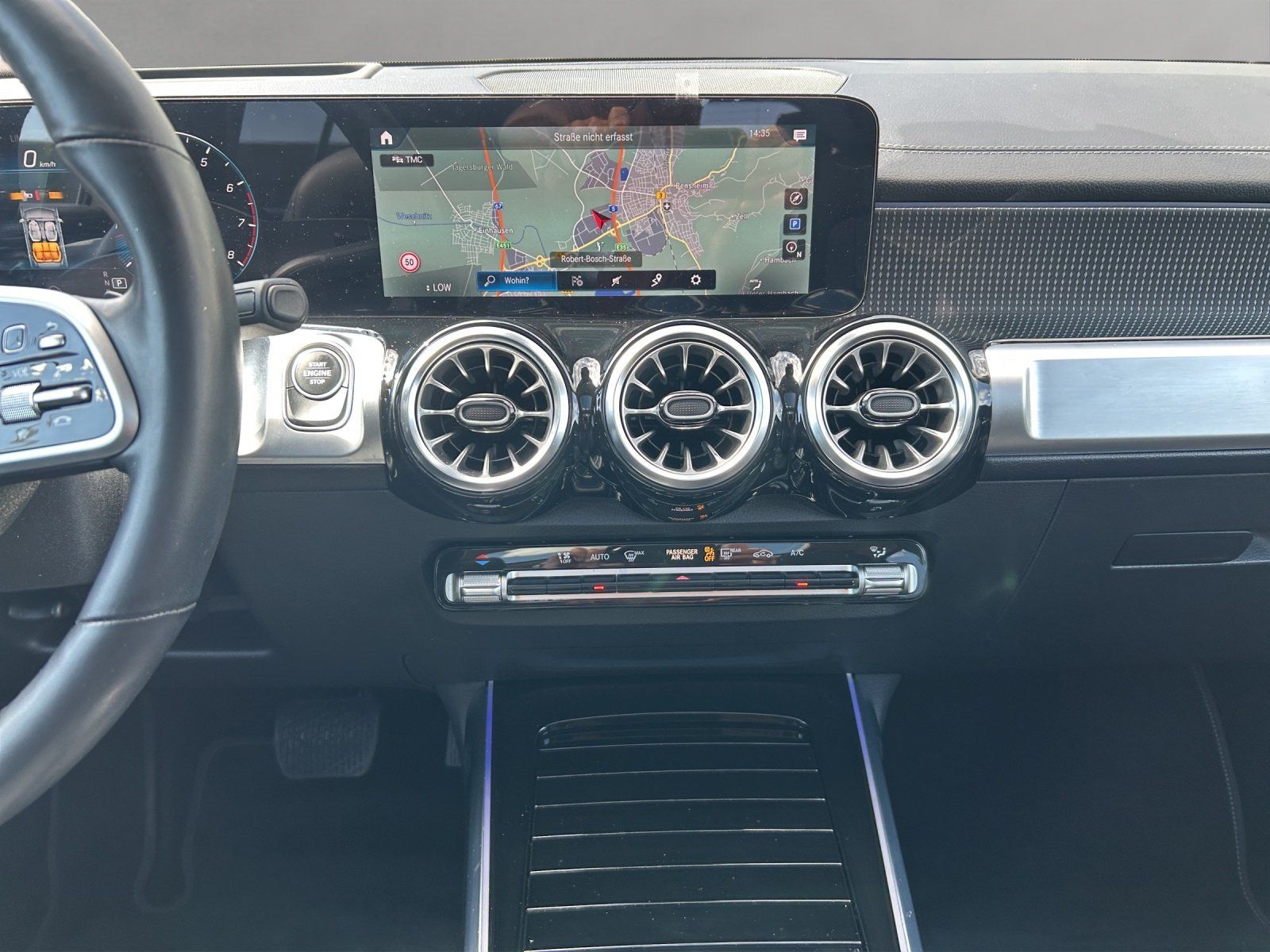Fahrzeugabbildung Mercedes-Benz GLB250 Progr DISTR Pano MLED HighEndMBUX orig.KM