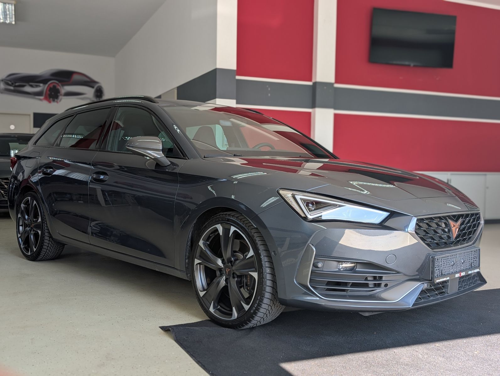 Fahrzeugabbildung CUPRA Leon VZ 4Drive ACC MATRIX-LED KAM PANO CARPLAY