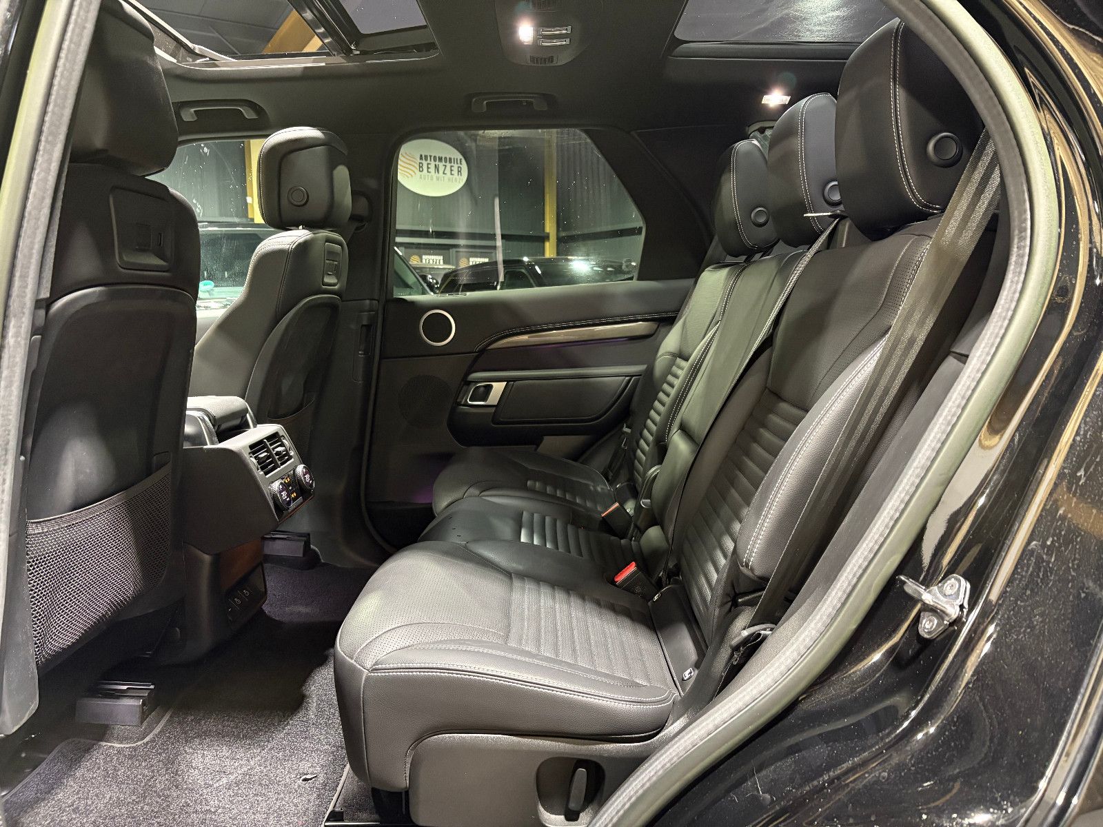 Fahrzeugabbildung Land Rover Discovery 5 R-Dynamic SE AWD/7-SITZER/360''KAM