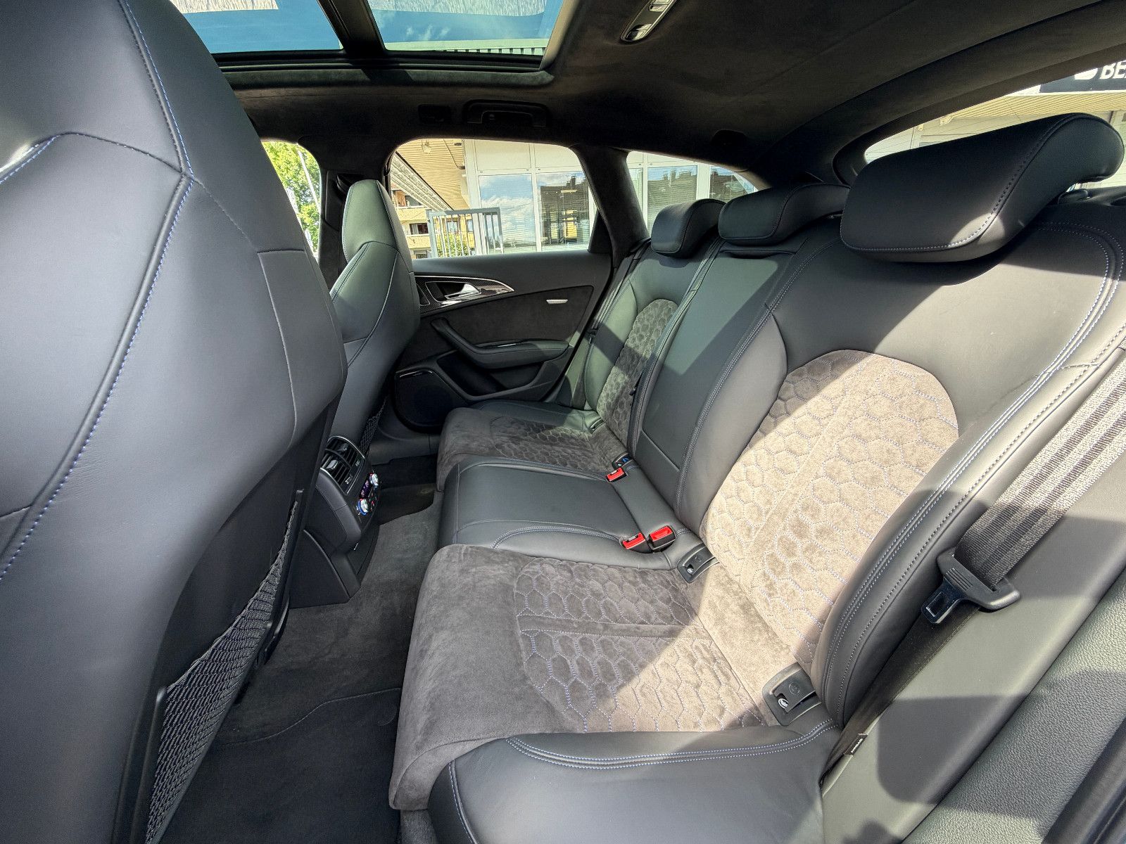 Fahrzeugabbildung Audi RS 6 Avant 4.0 TFSI/ performance/NOGARO- 1-150