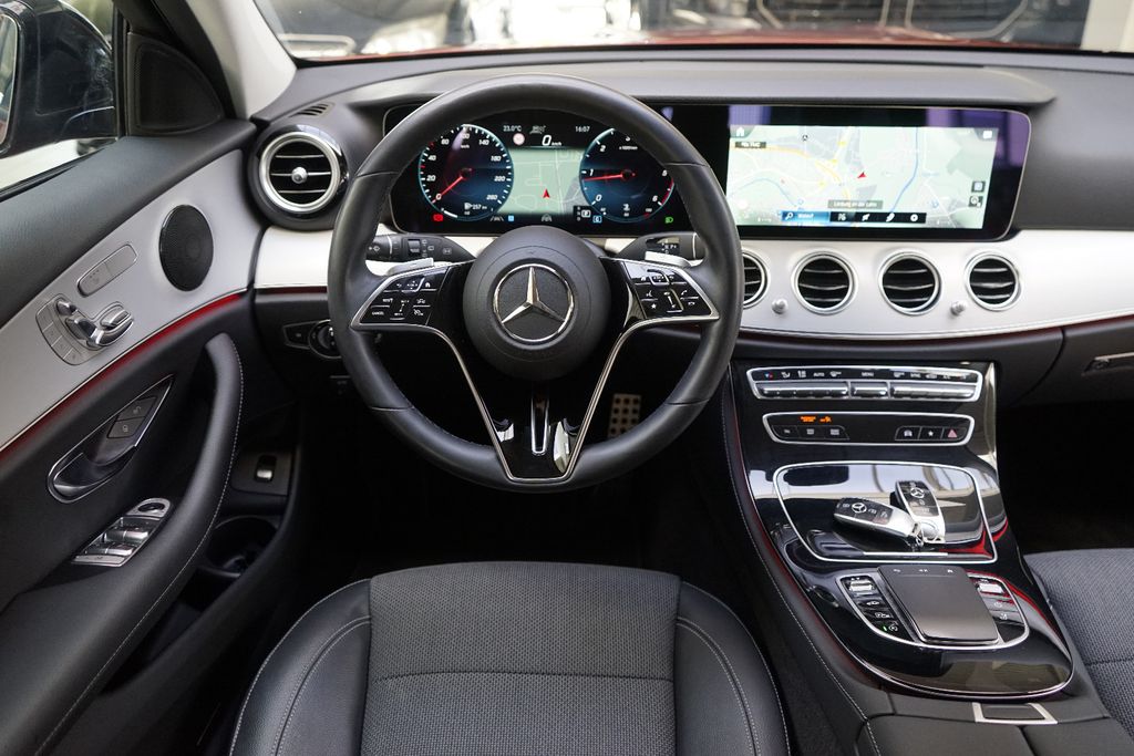 Image of Mercedes-Benz E 220