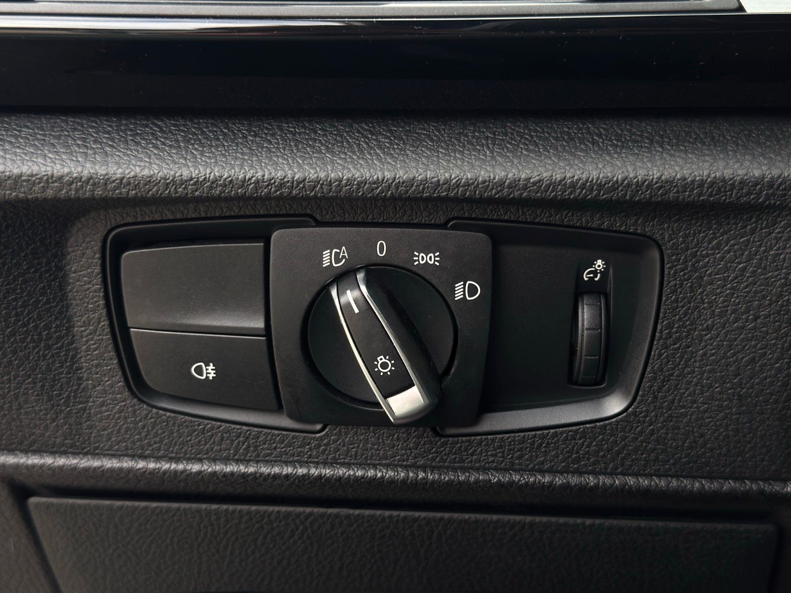 Fahrzeugabbildung BMW M140i Aero REMUS HIFI PDC KZG Keyless Alcantara