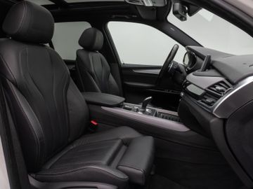 Fahrzeugabbildung BMW X5 xD40d M Sport Kamera Panorama HUD DAB H/K AHK